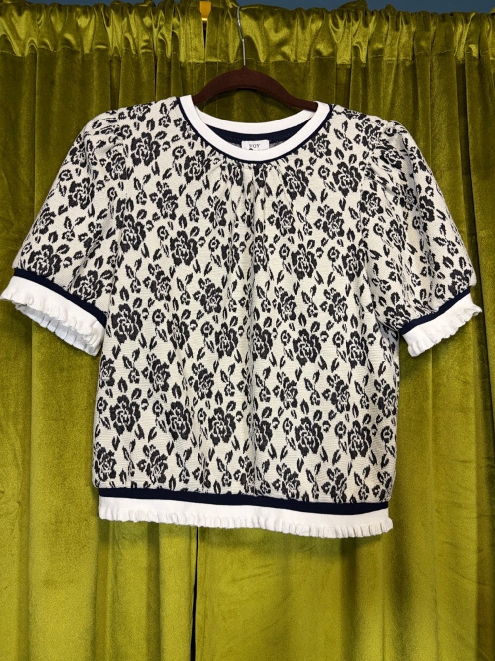 NWT Voy White & Black Roses Puff Sleeve Ruffle Corinne Blouse Small Retail $58